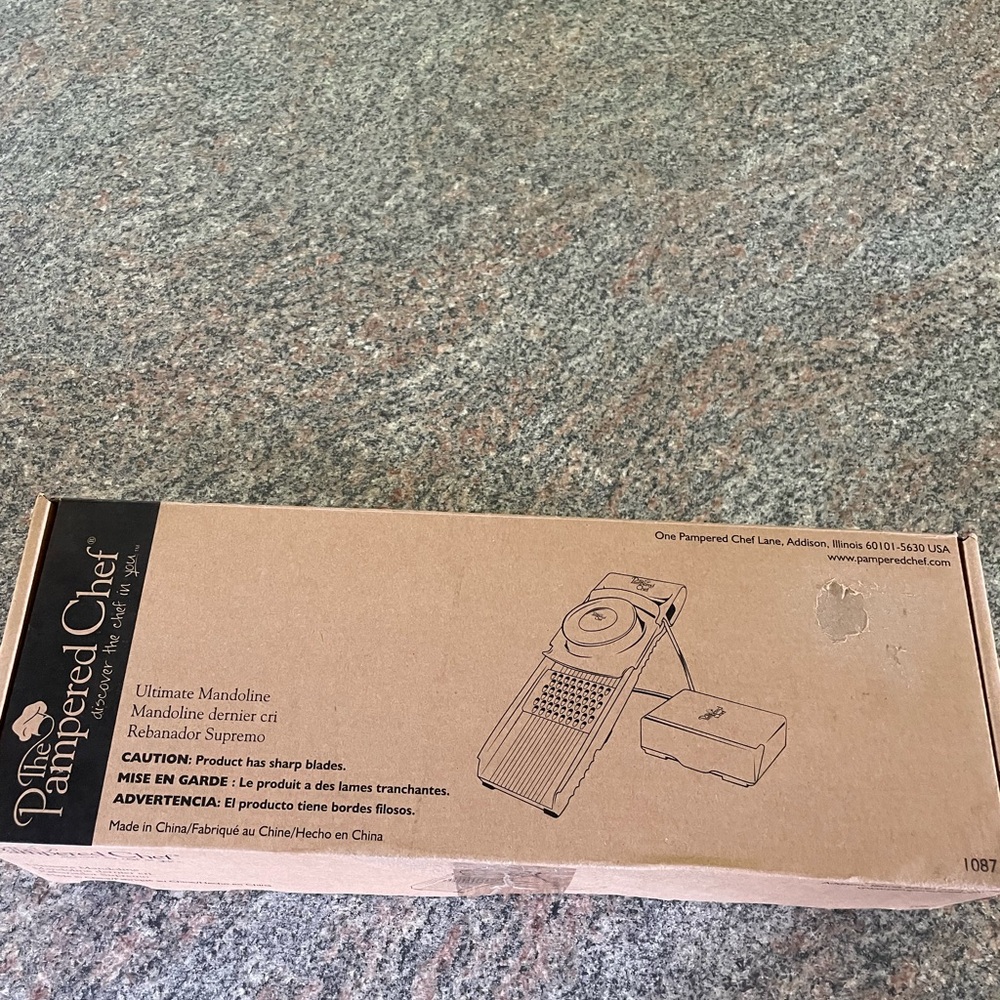 Pampered Chef Ultimate Mandoline #1087 Grater Slicer 4 Blades New In Box